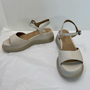 NWOB New Eileen Fisher Airo Sandal Women’s 8 Beige Wedge Cushioned